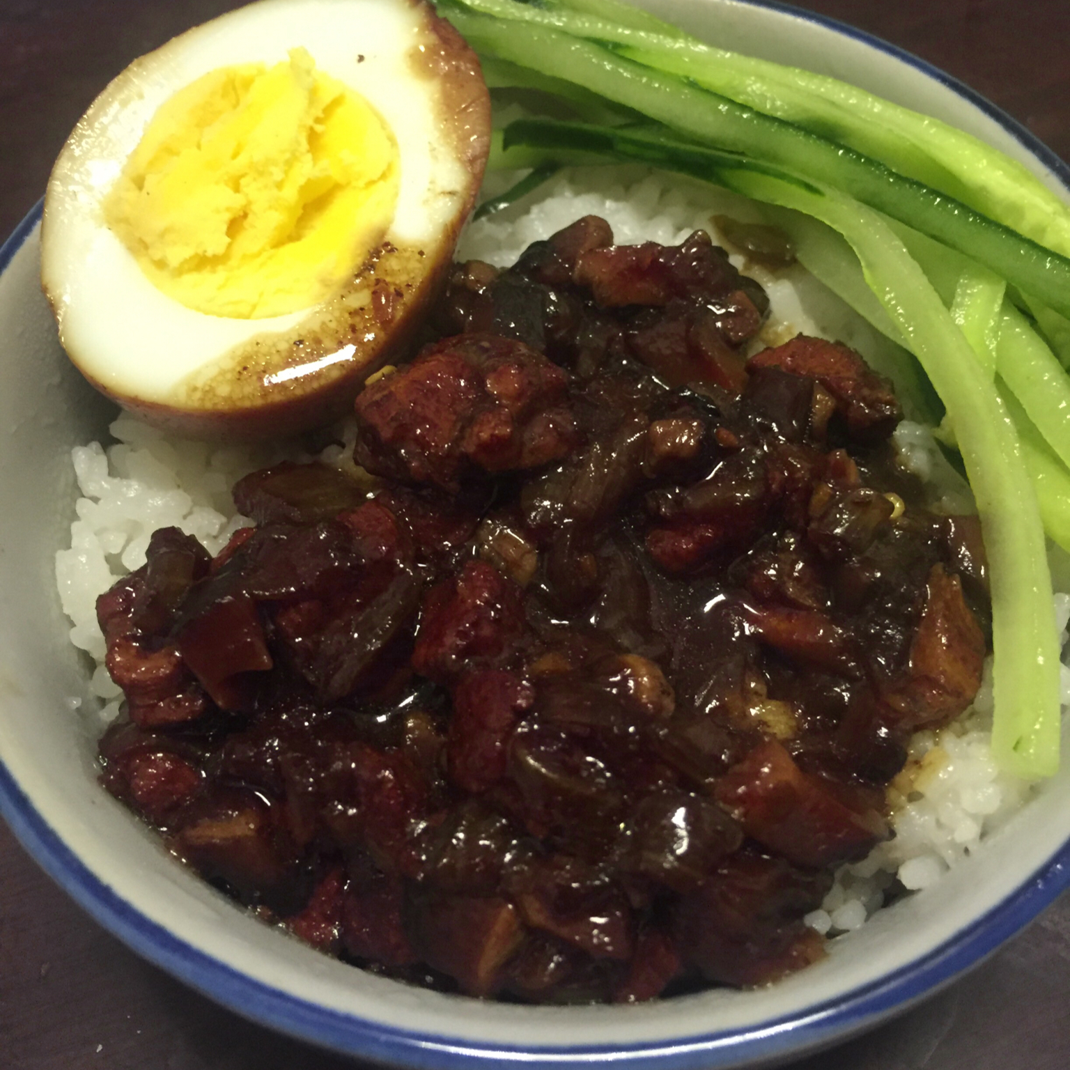 洋葱酥卤肉饭