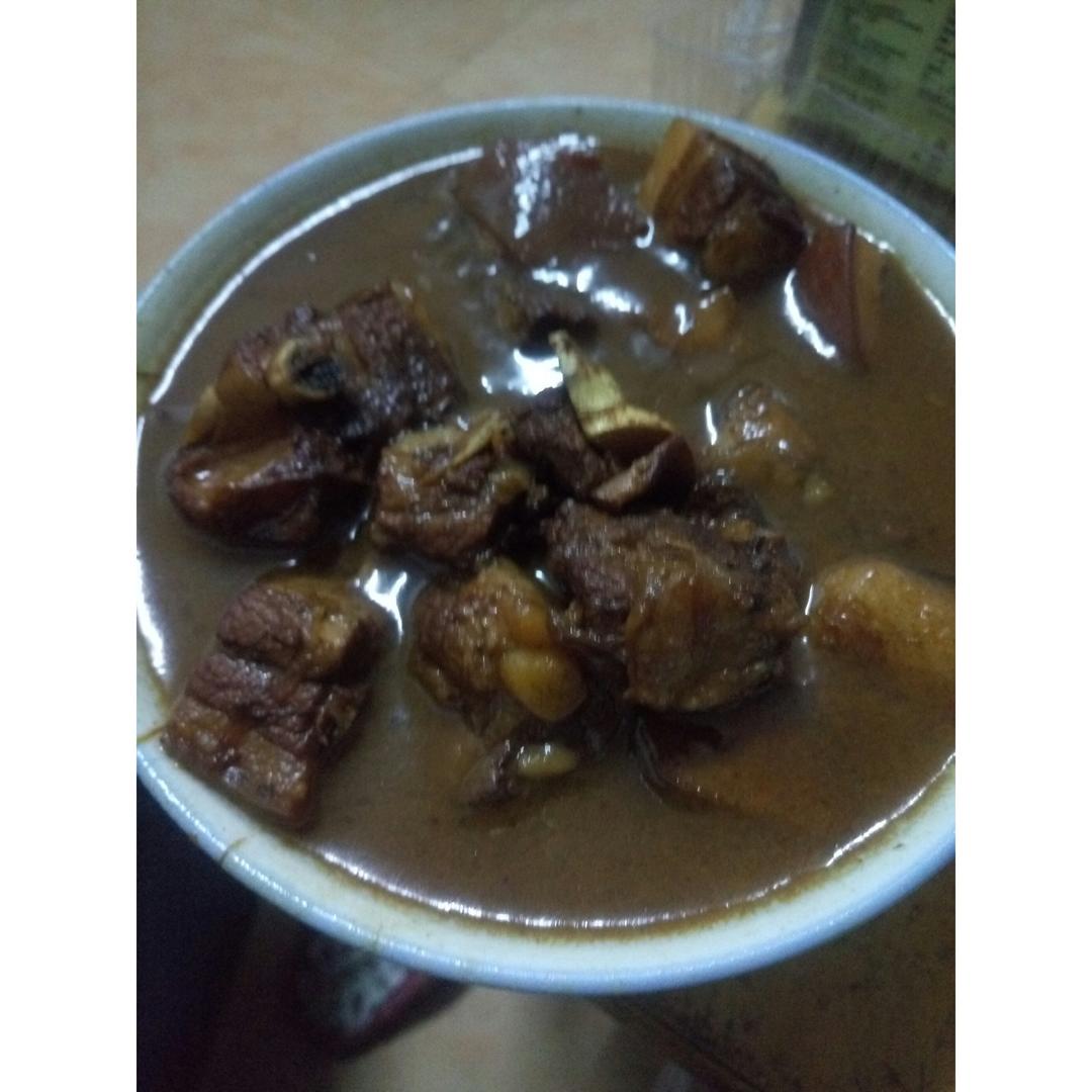 吃着碗里望着锅里的红烧肉