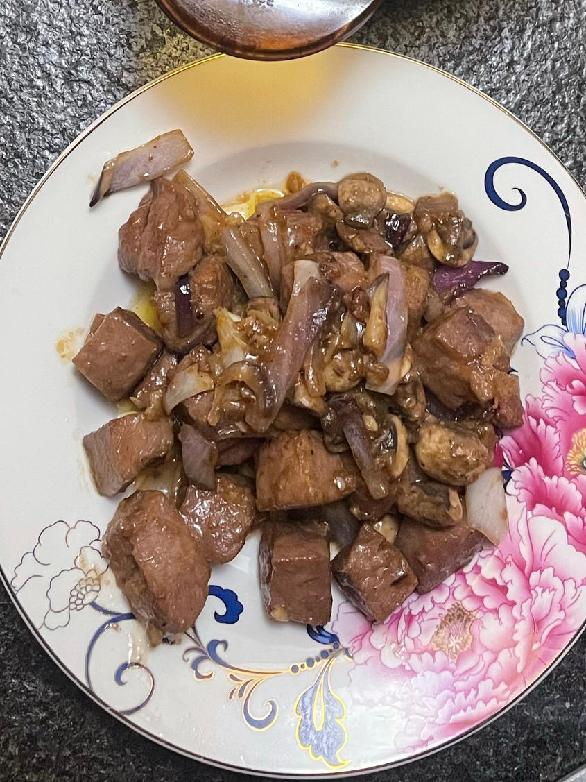 黑椒口蘑牛肉粒