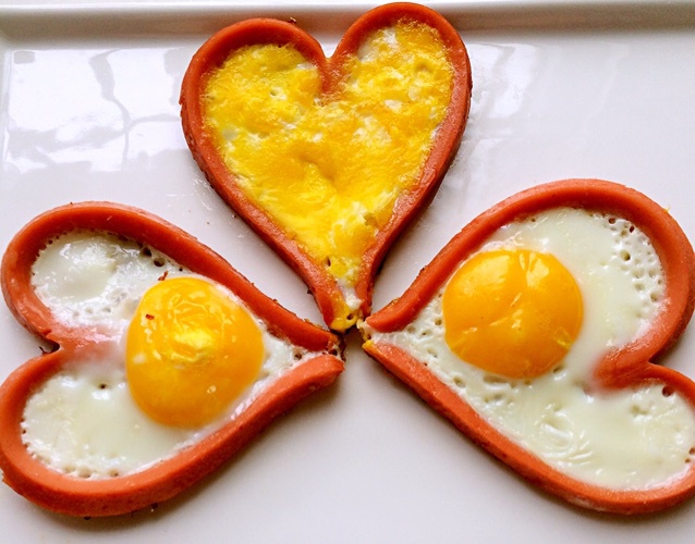 鱼妈8kgr做的心形香肠荷包蛋