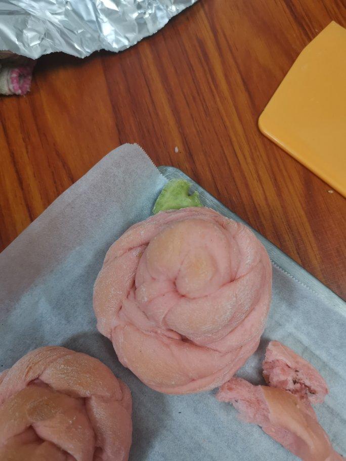 只需要发酵一次的玫瑰花面包