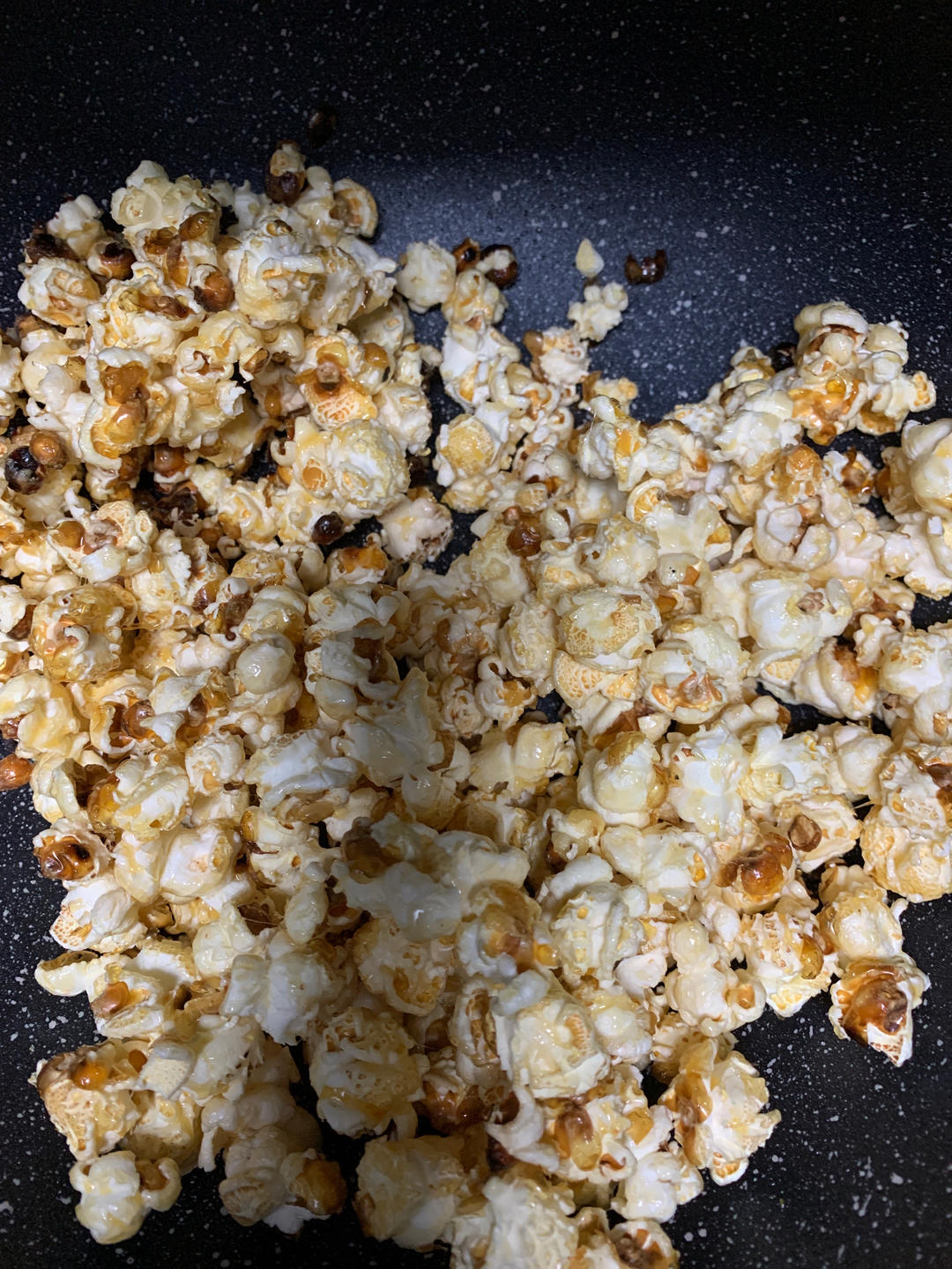 爆米花来了！！！超级简单易上手的焦糖/巧克力爆米花