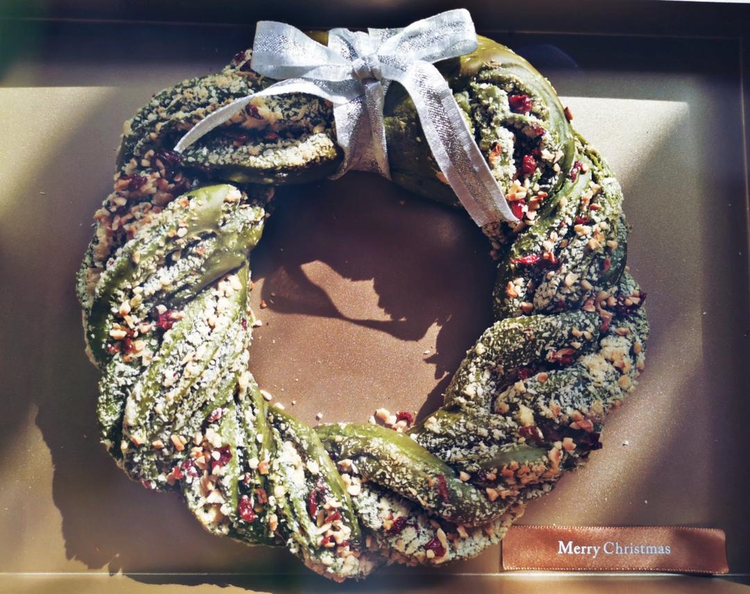 抹茶蔓越莓花环面包