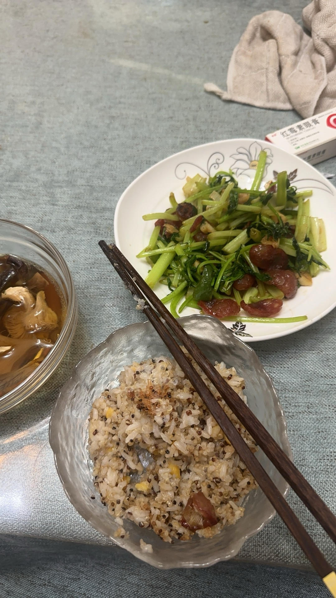 西芹炒腊肠（热菜）