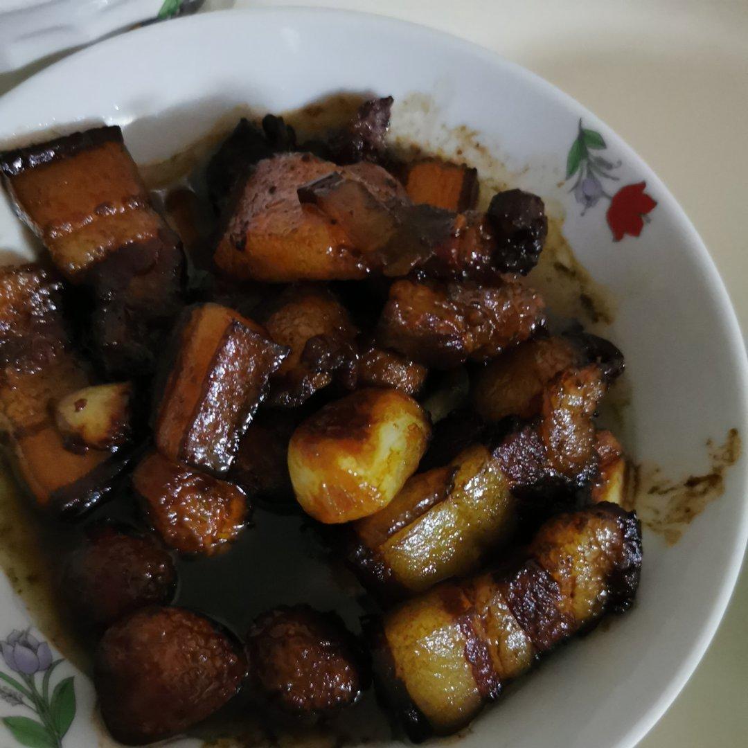 加了鹌鹑蛋后，这盘红烧肉，美味的逆天啦——鹌鹑蛋烧肉（孔瑶食谱）