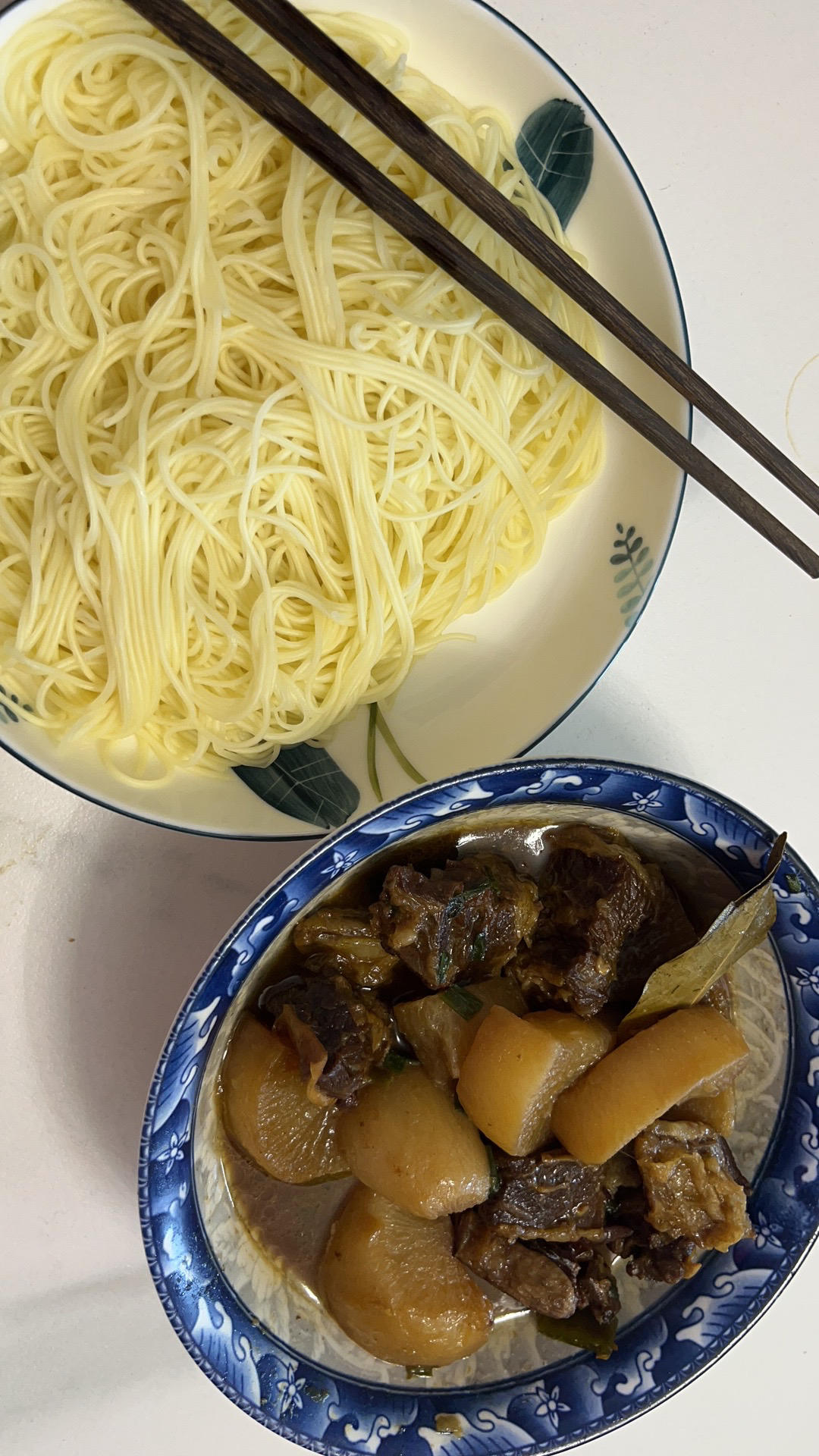 在寒冷的日子里，炖上一锅萝卜牛腩