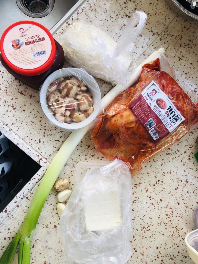 韩式辣白菜豆腐汤