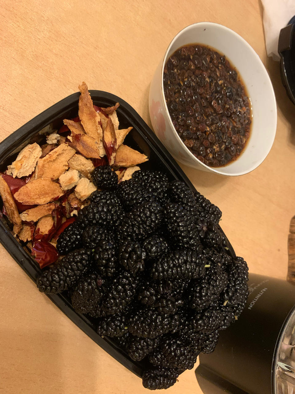 滋补肝肾去黑眼圈的桑葚枸杞膏