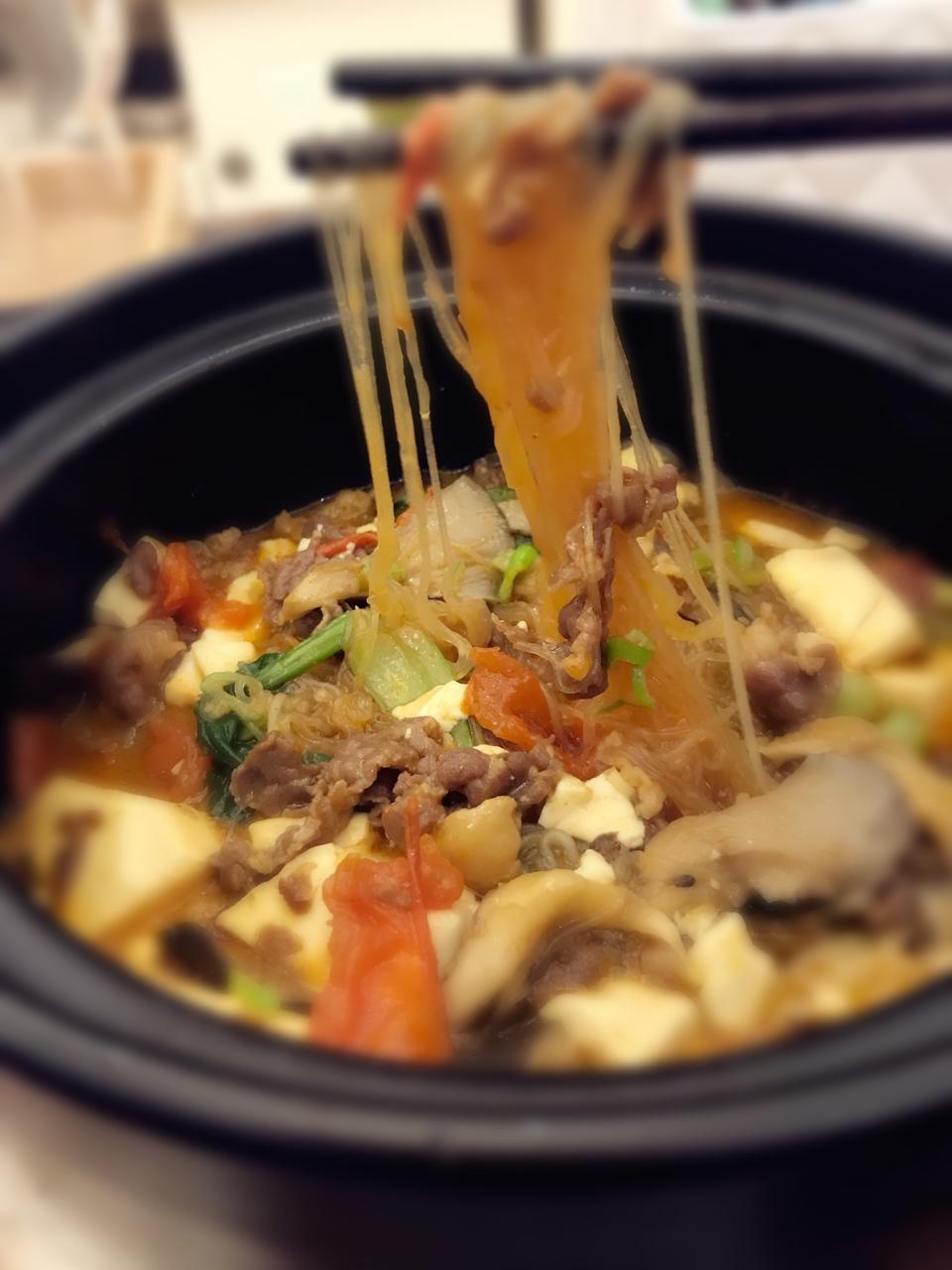 肥牛蘑菇砂锅 Beef & Mushroom Hotpot