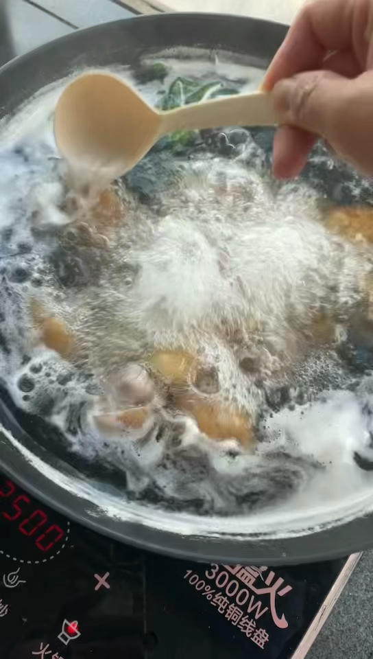 猪蹄汤-奶白色鲜美