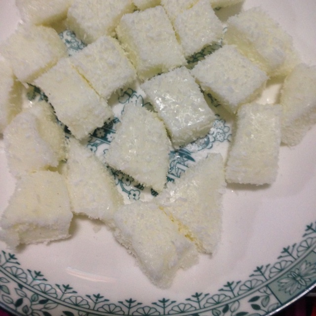 椰丝牛奶小方糕