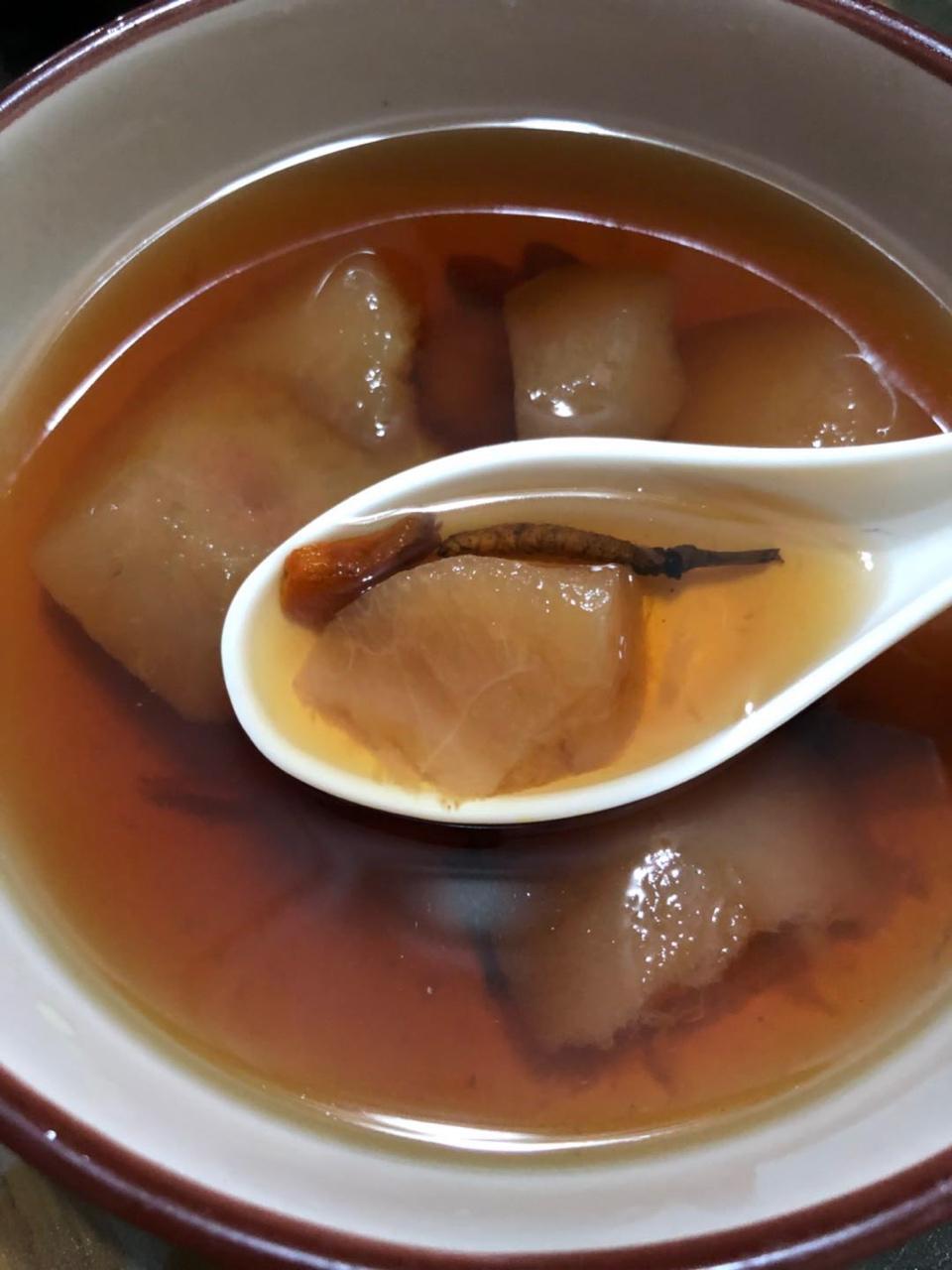 虫草雪梨汤