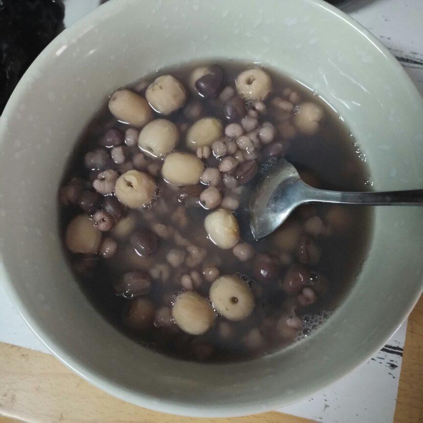 红豆薏米莲子粥