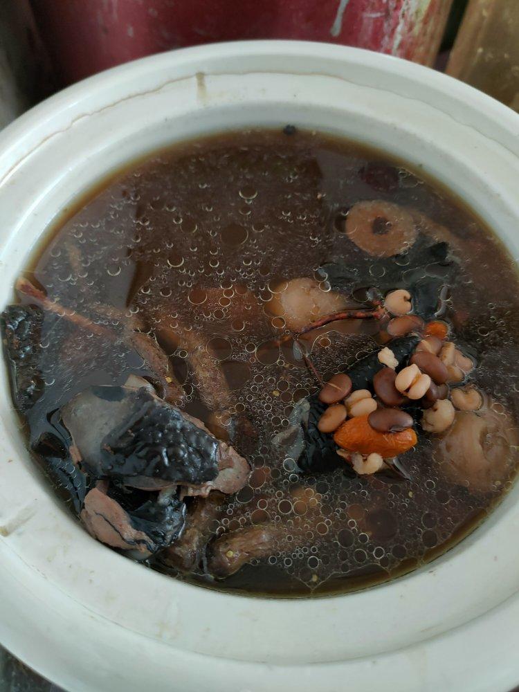 烹饪小爱做的北芪巴戟杜仲黑豆汤