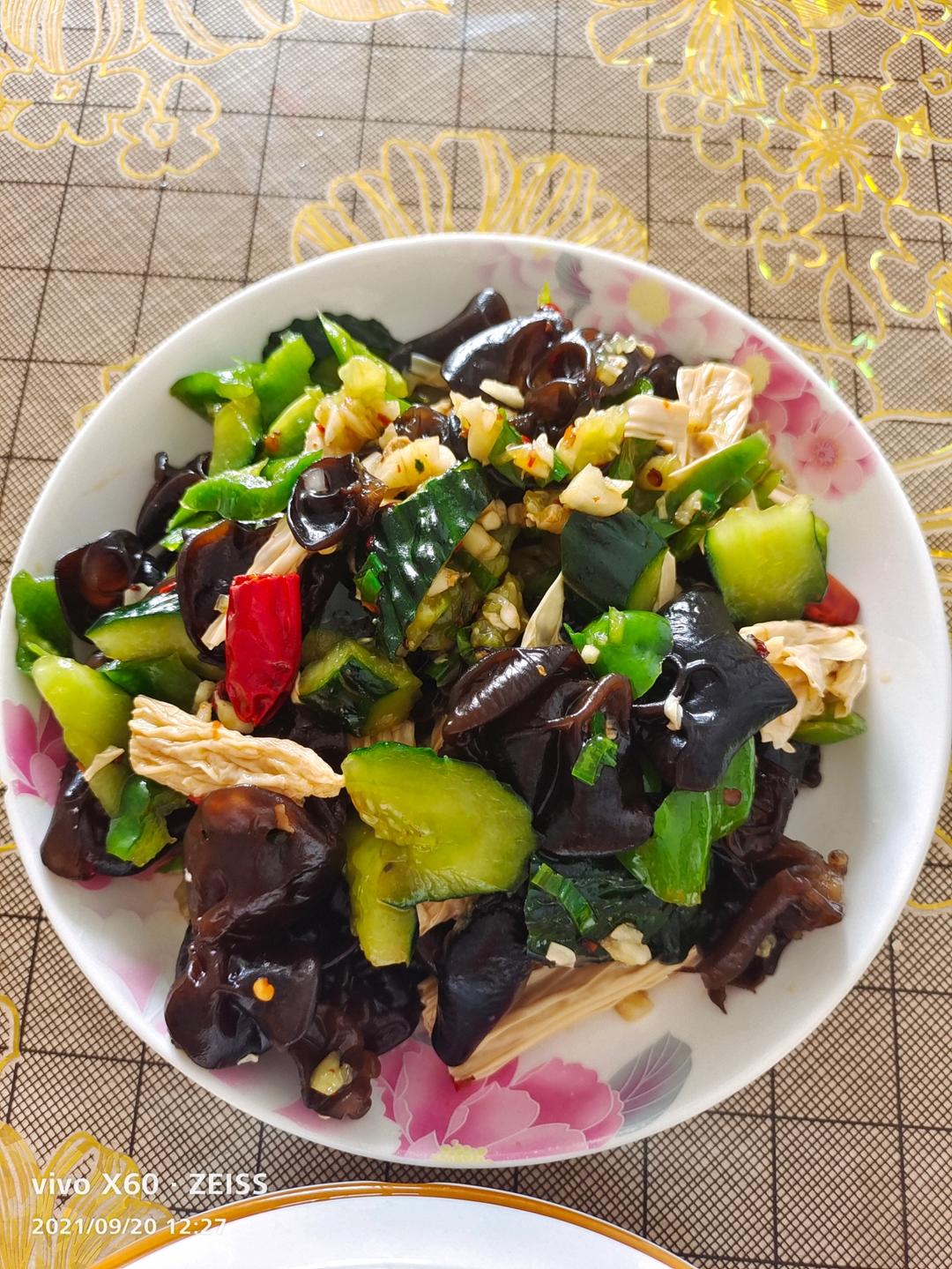 凉拌（腐竹木耳黄瓜）
