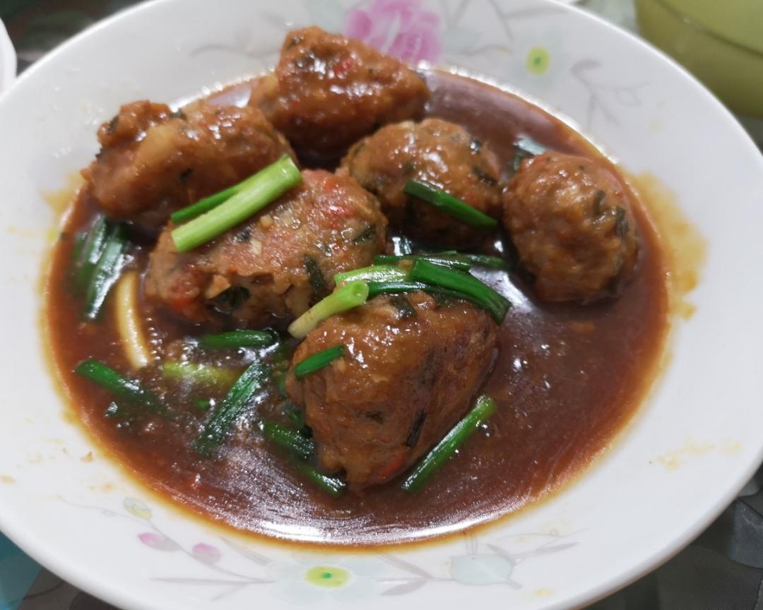 饺子馅狮子头