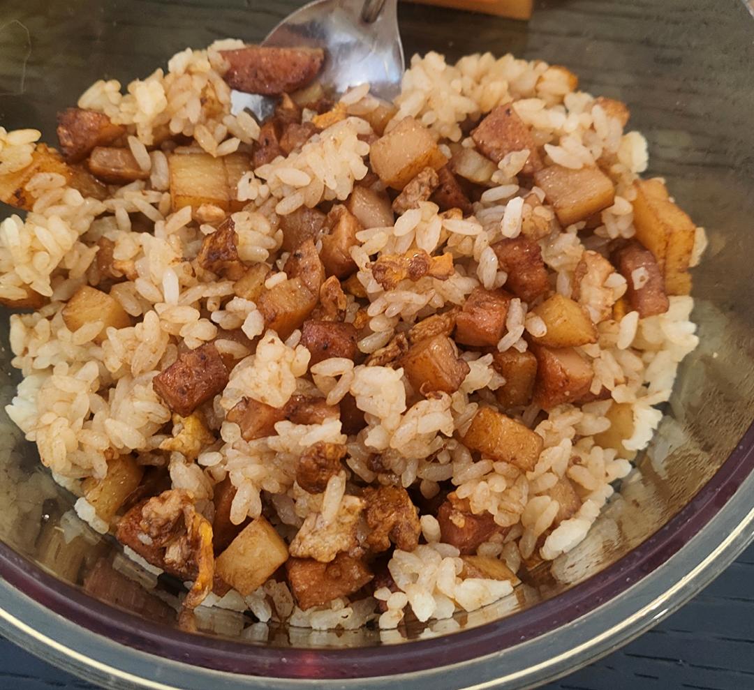 邻居抢着来我家吃土豆香肠炒饭，原来这么香！