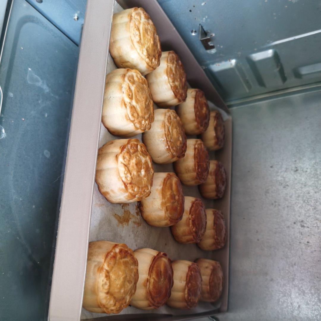 广式月饼—蛋黄莲蓉月饼