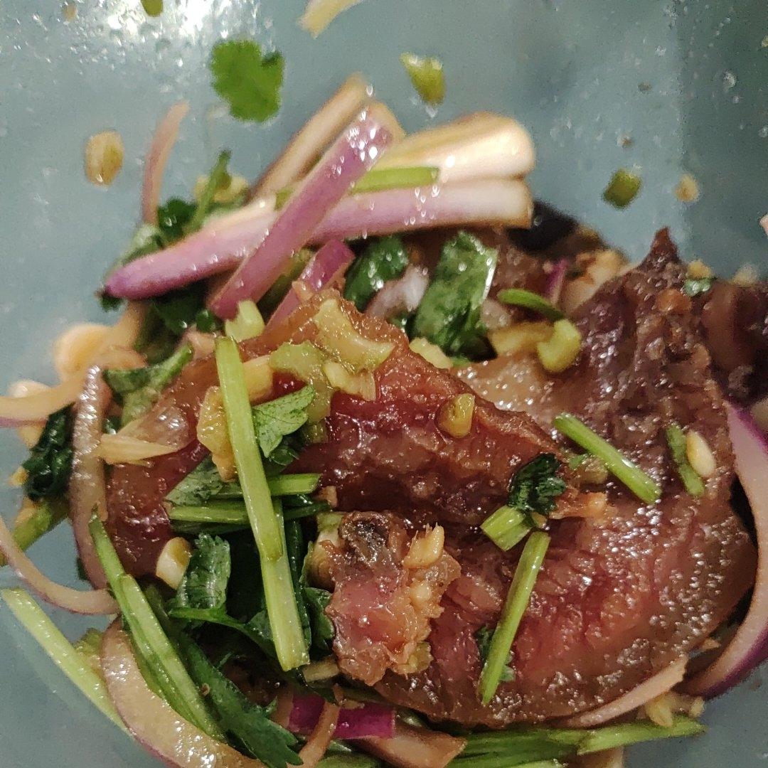 香菜拌牛脸