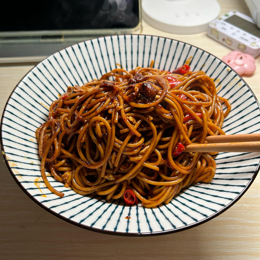 火腿炒碱水面