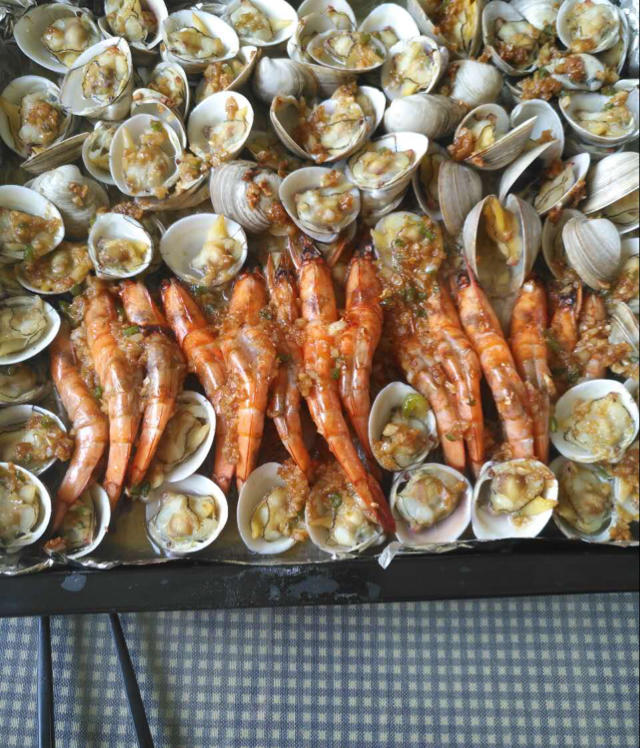 蒜蓉金针菇烤花蛤虾