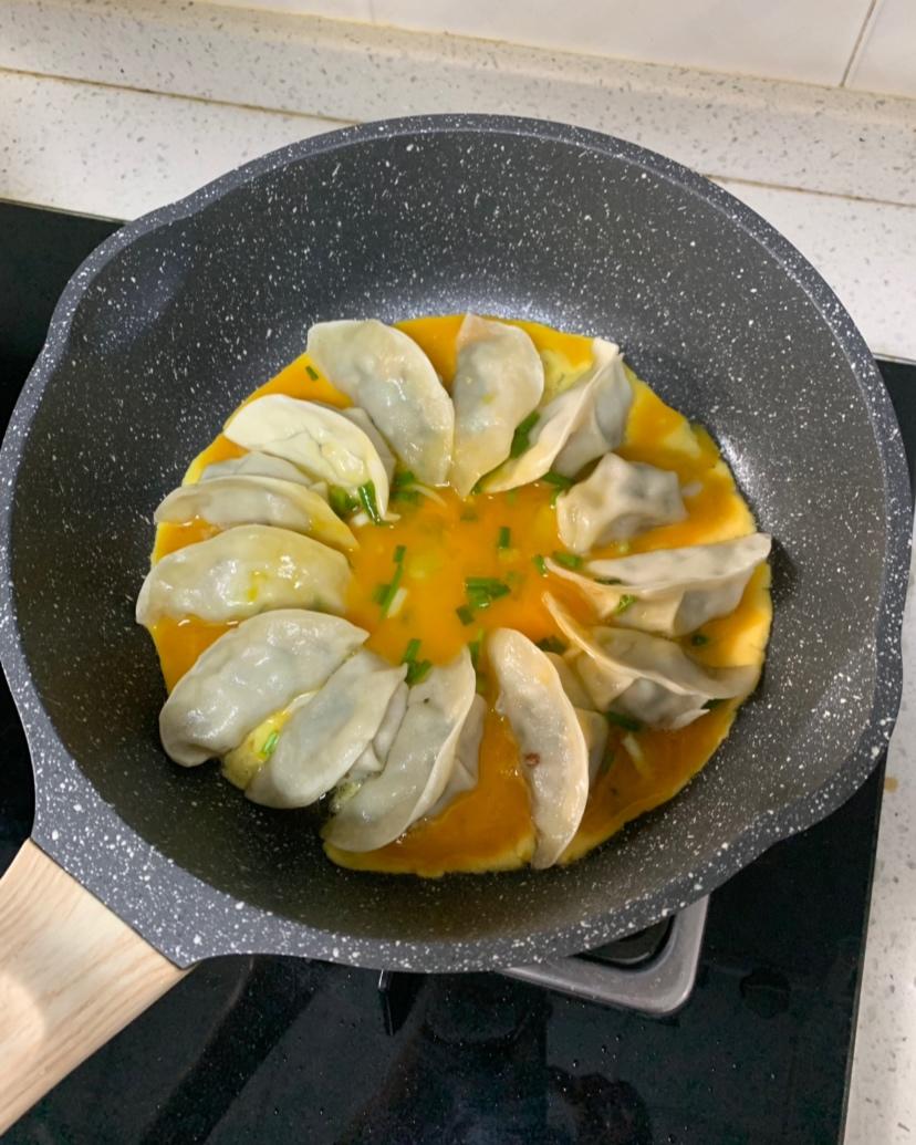 鸡蛋抱煎饺