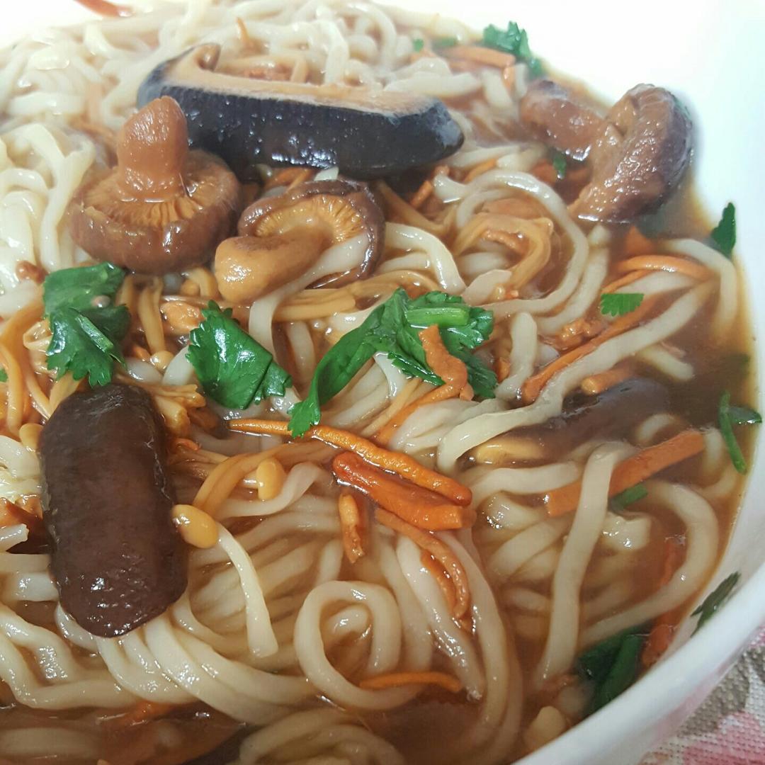 极鲜美菌汤面