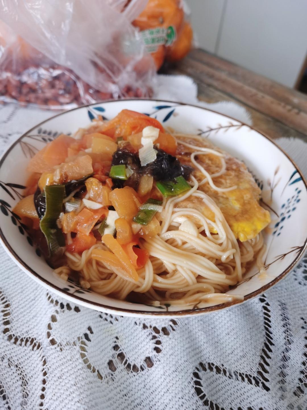 好吃到汤汁不剩～浓郁的番茄荷包蛋焖面