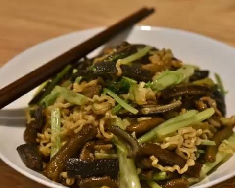 幸运鳝丝炒面的做法