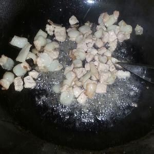 毛豆炒肉的做法 步骤2