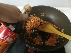 正印先锋爹之胡萝卜洋葱鸡蛋炒饭的做法 步骤4