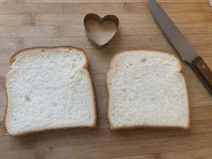 特别日子的特别早餐～sprinkles爱心三明治的做法 步骤1