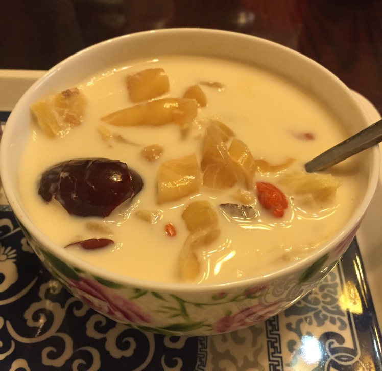 红枣枸杞牛奶炖花胶