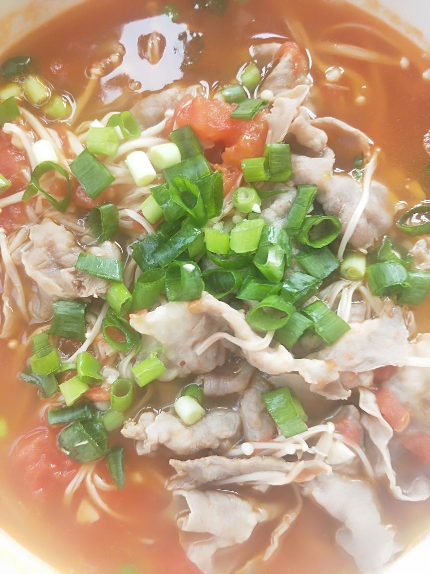 番茄肥牛金针菇  （酸爽好喝又暖胃)