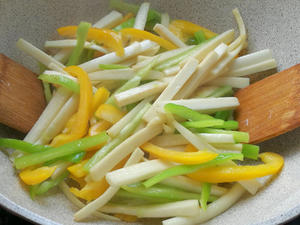 清炒茭白&清炒双笋~简单好做的名菜·圆满素食的做法 步骤6