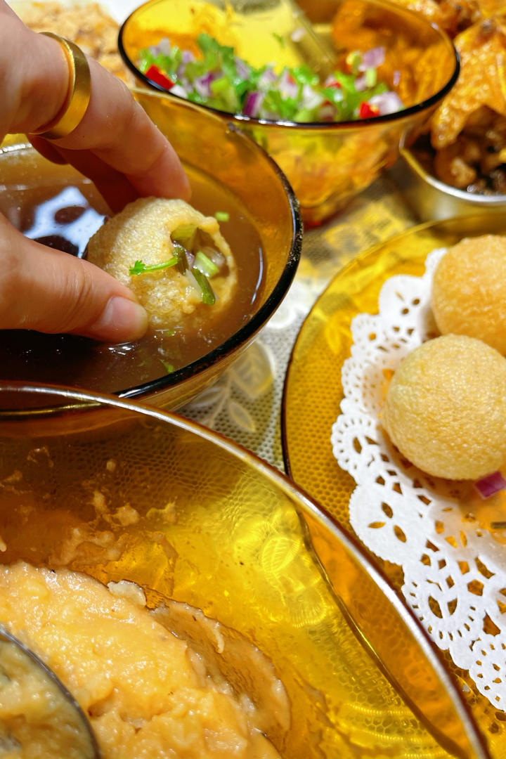 印度街头小吃panipuri小脆球，灵魂绿汤自制红汤，消磨时间且非常上头