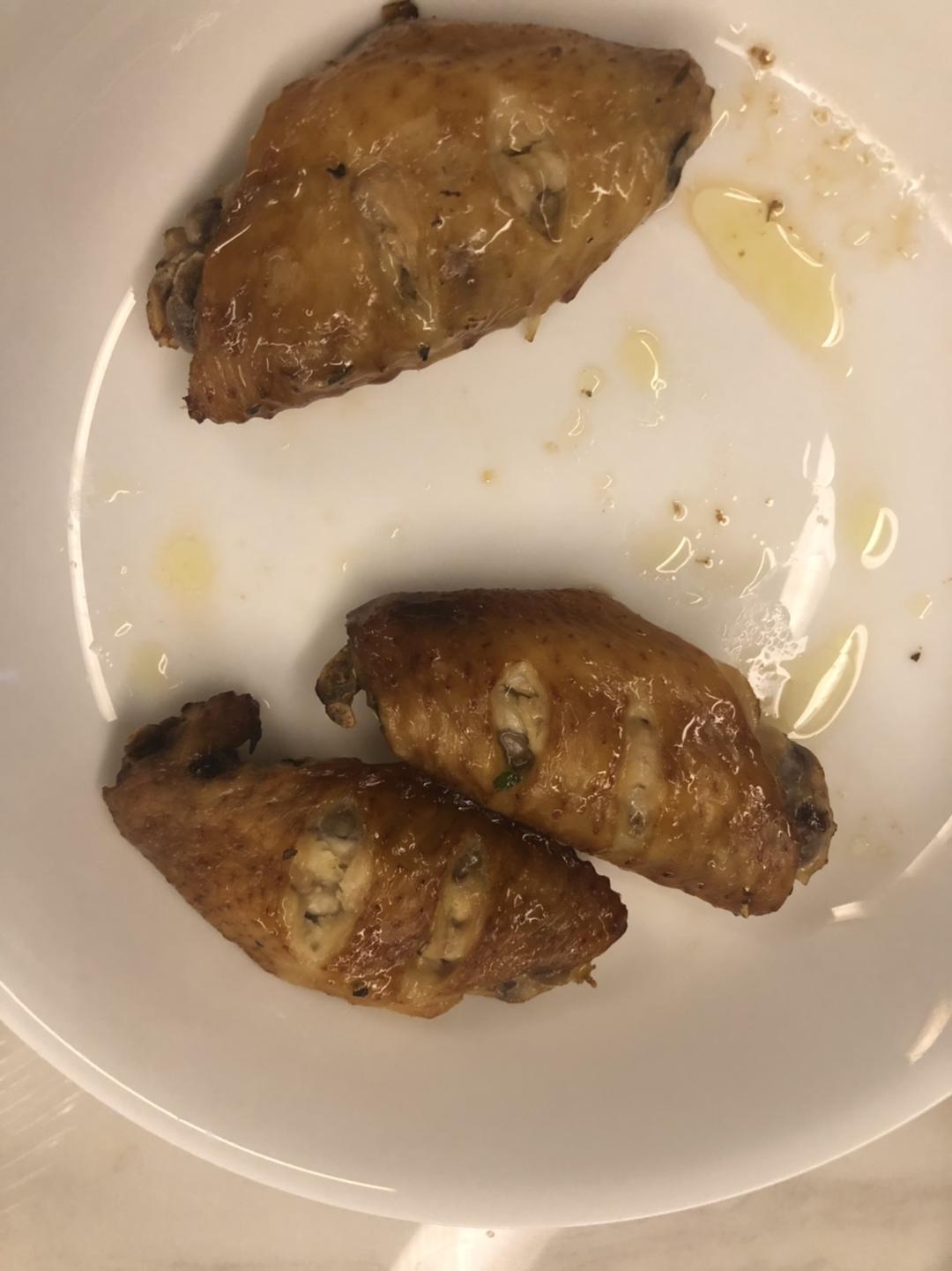 又香又嫩的烤鸡翅