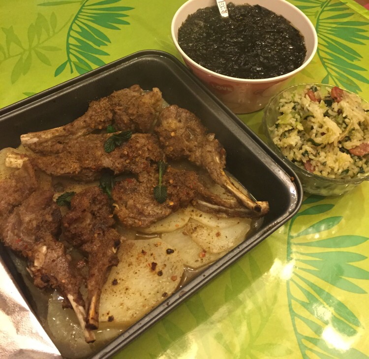 嫩烤羊排配土豆