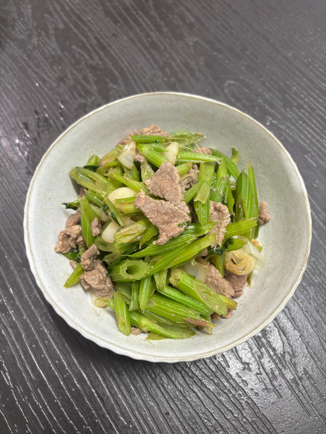 香芹炒牛肉（牛肉嫩滑的关键步骤