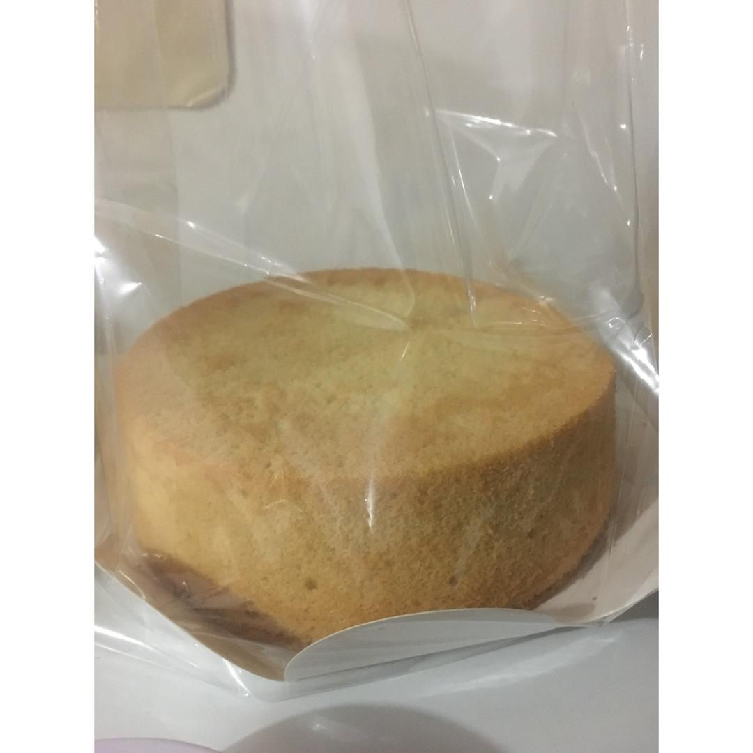 不用工具的戚风脱模法一一拍打法