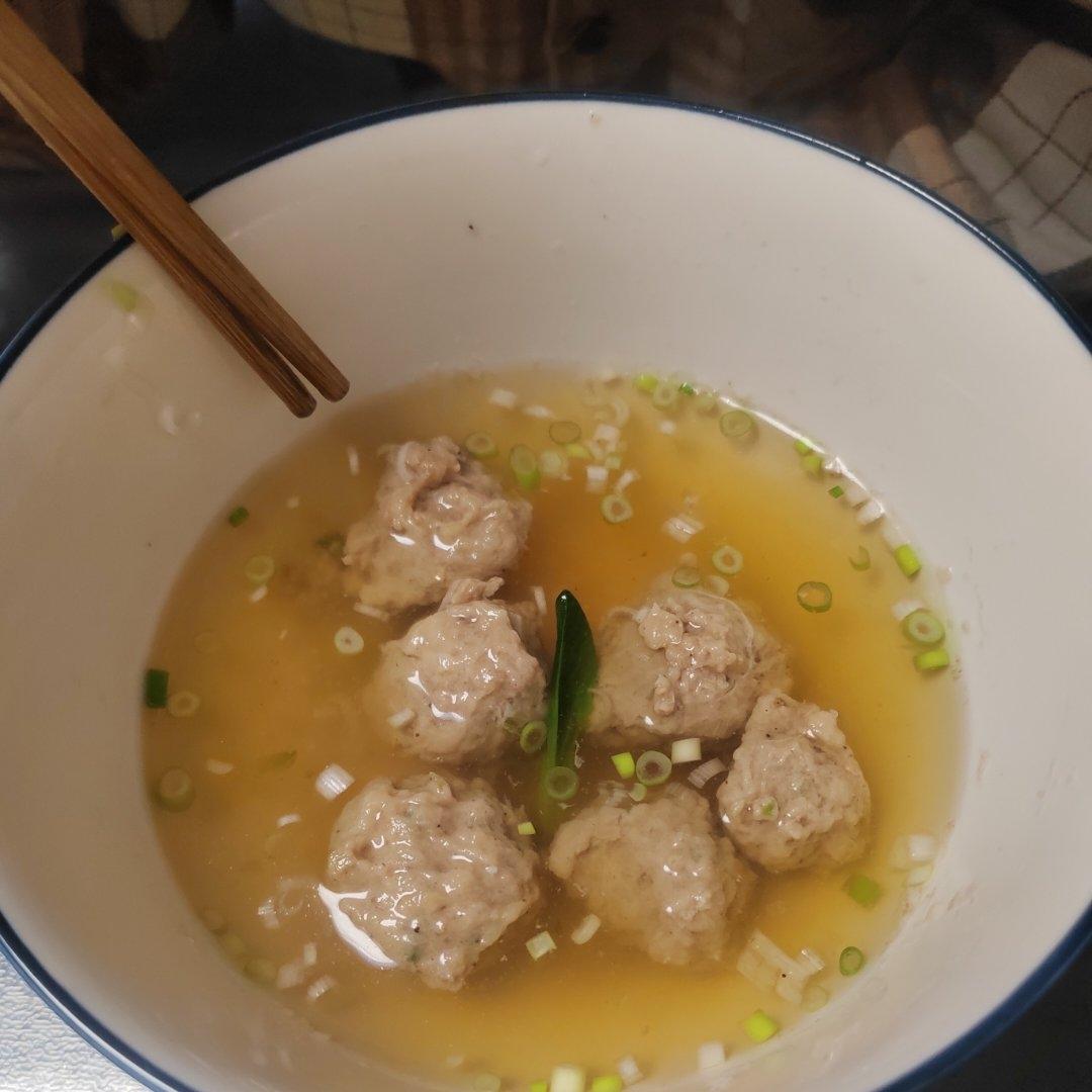 生汆丸子三鲜汤