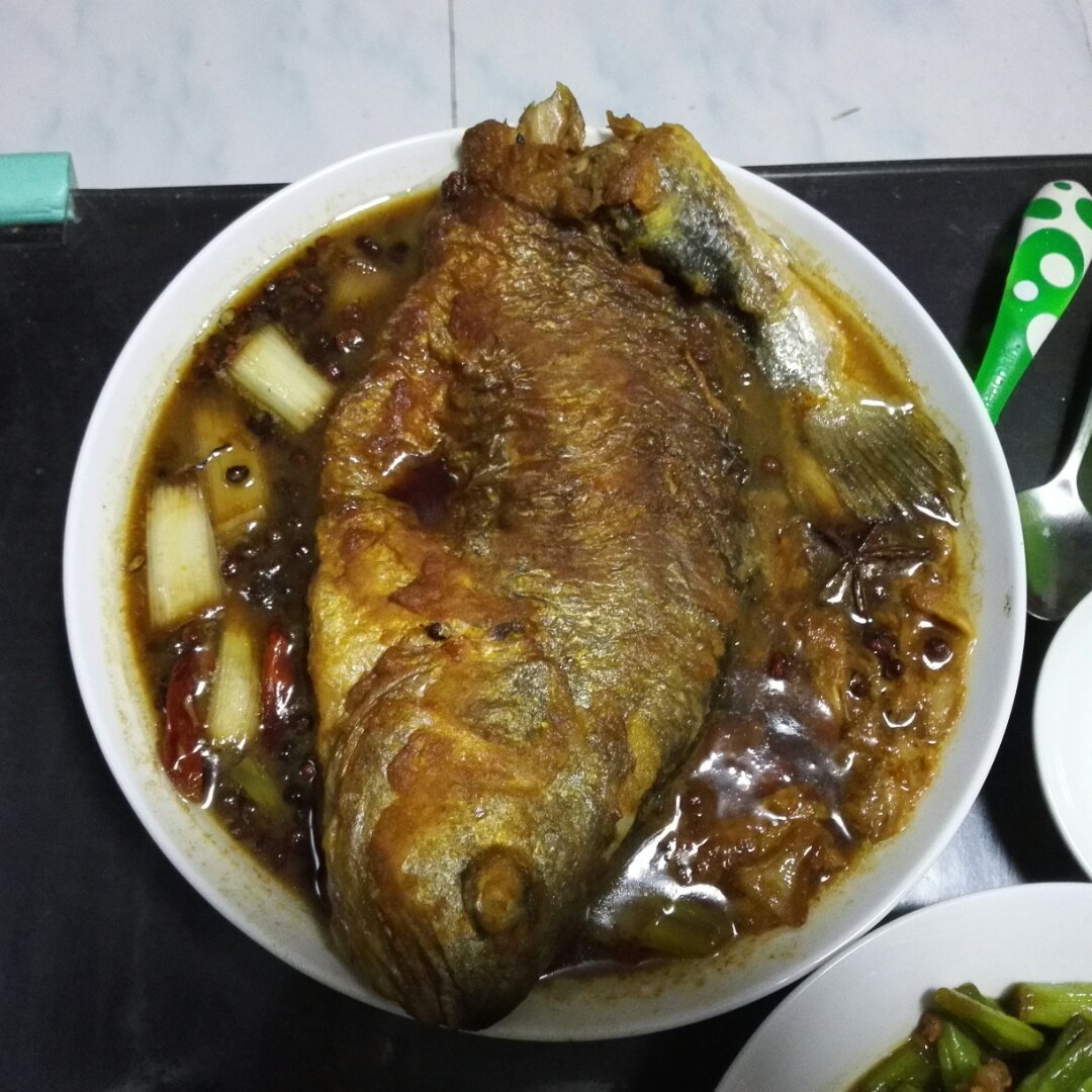 红烧黄鱼—鱼皮不破的小窍门
