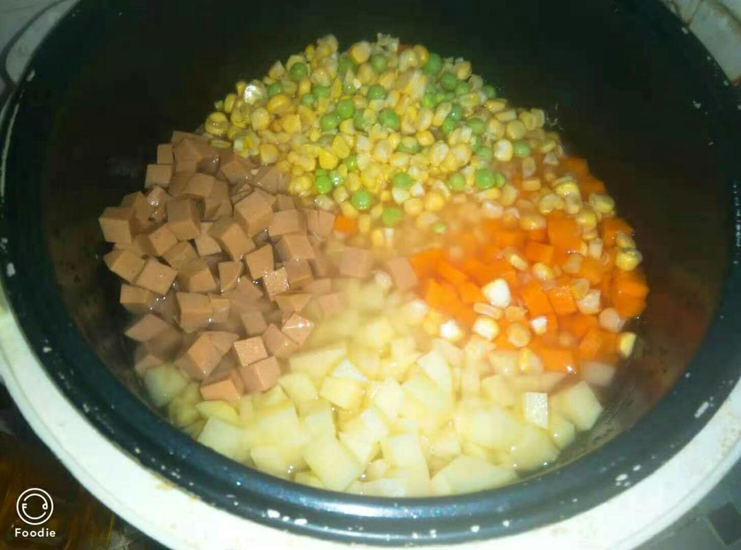 懒人电饭锅香肠焖饭/煲仔饭