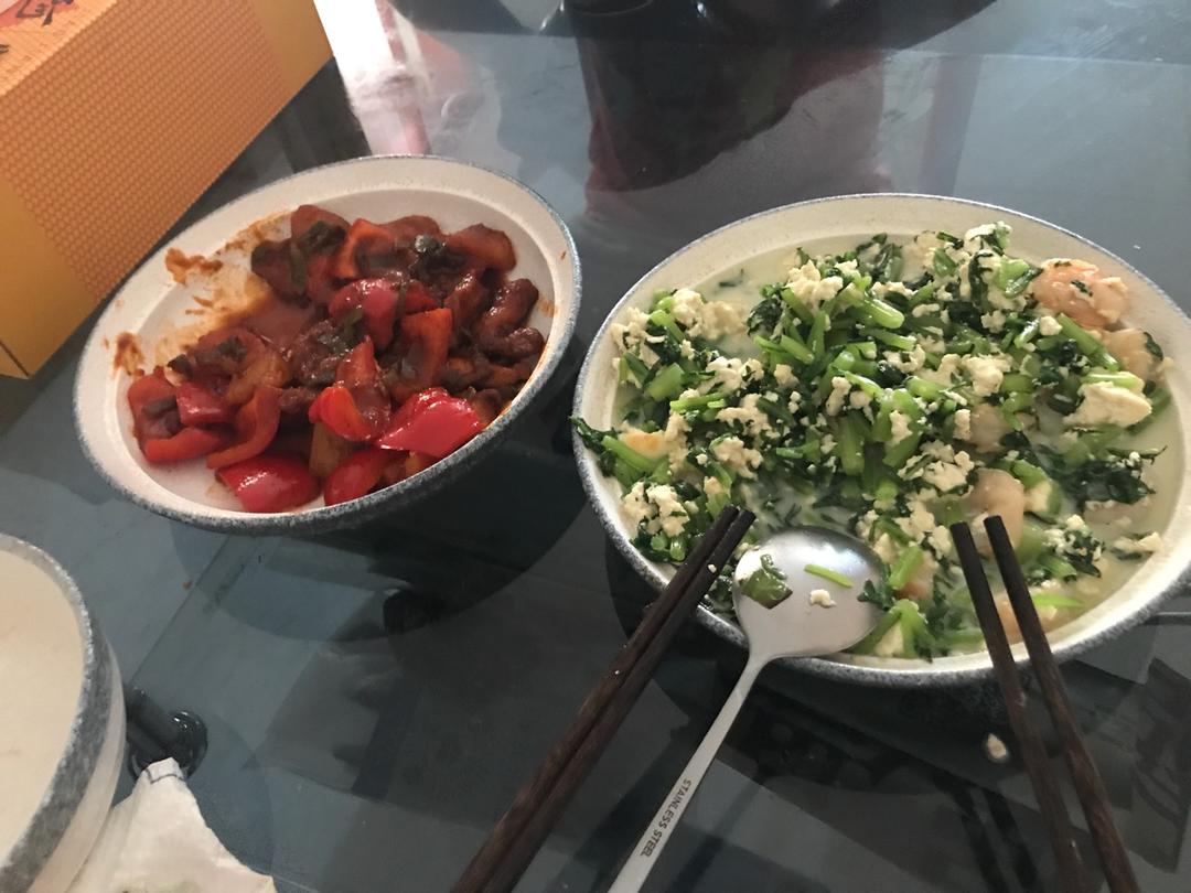 茼蒿小豆腐一五分钟美食