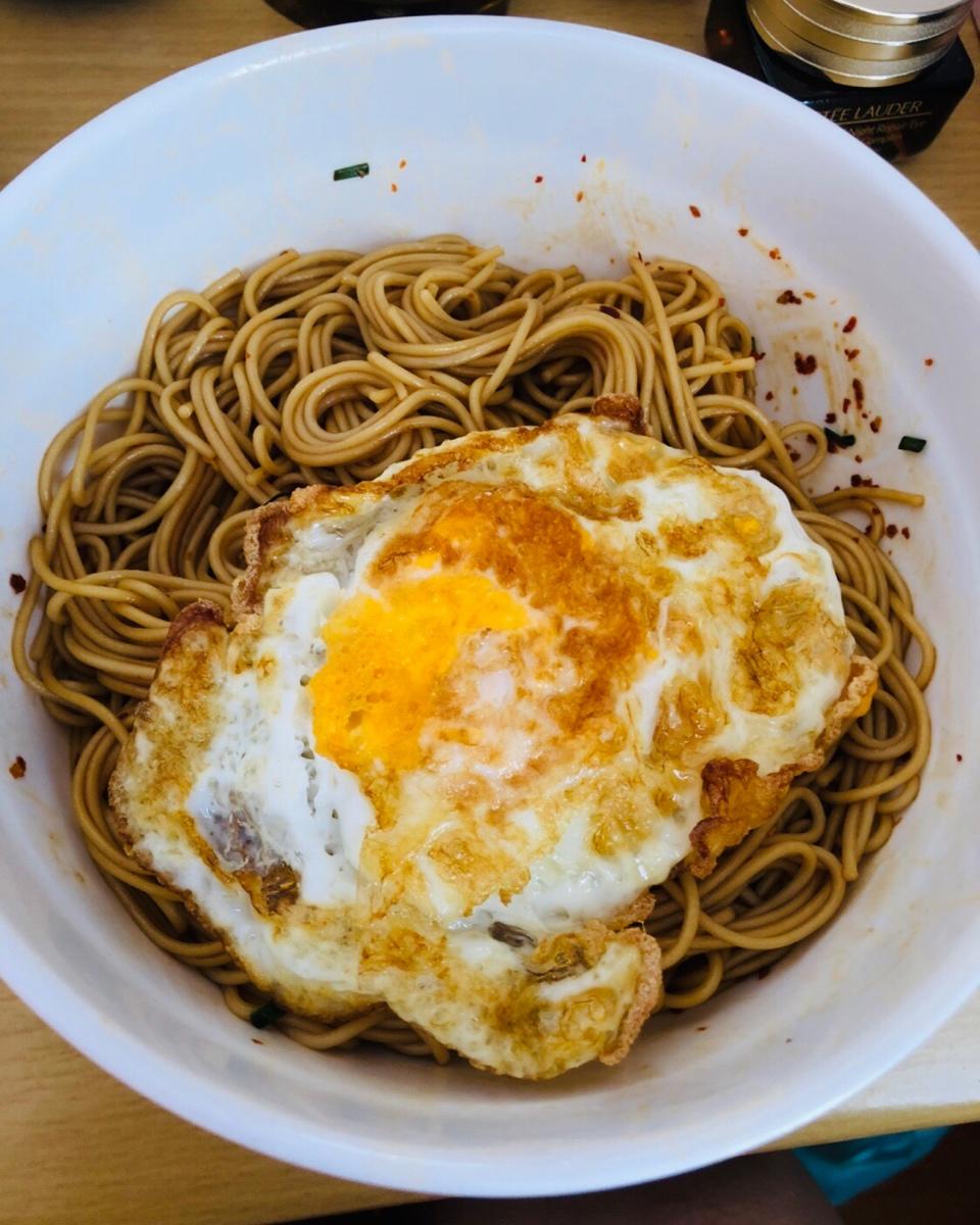 10分钟搞定的一碗葱油拌面