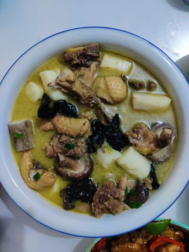 山药炖鸡汤