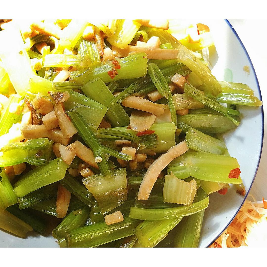 杏鲍菇炒芹菜