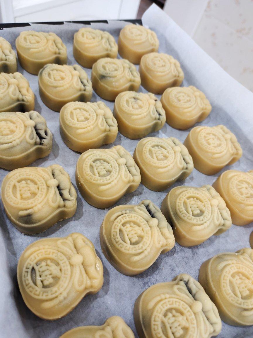 广式月饼—蛋黄莲蓉月饼