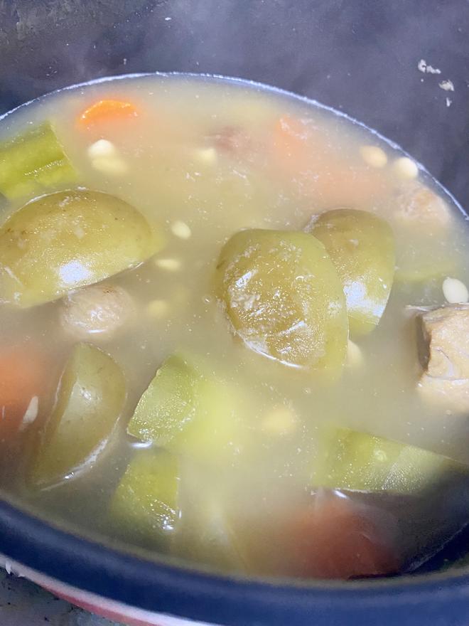 润热润燥➰                                   青红萝卜猪骨汤的做法
