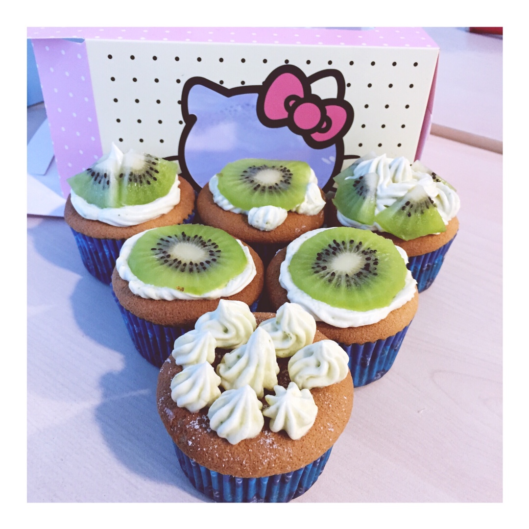 戚风杯子蛋糕^_^不开裂不回缩喔～